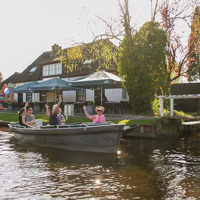 Sloep (4) met borrelplank & schipper